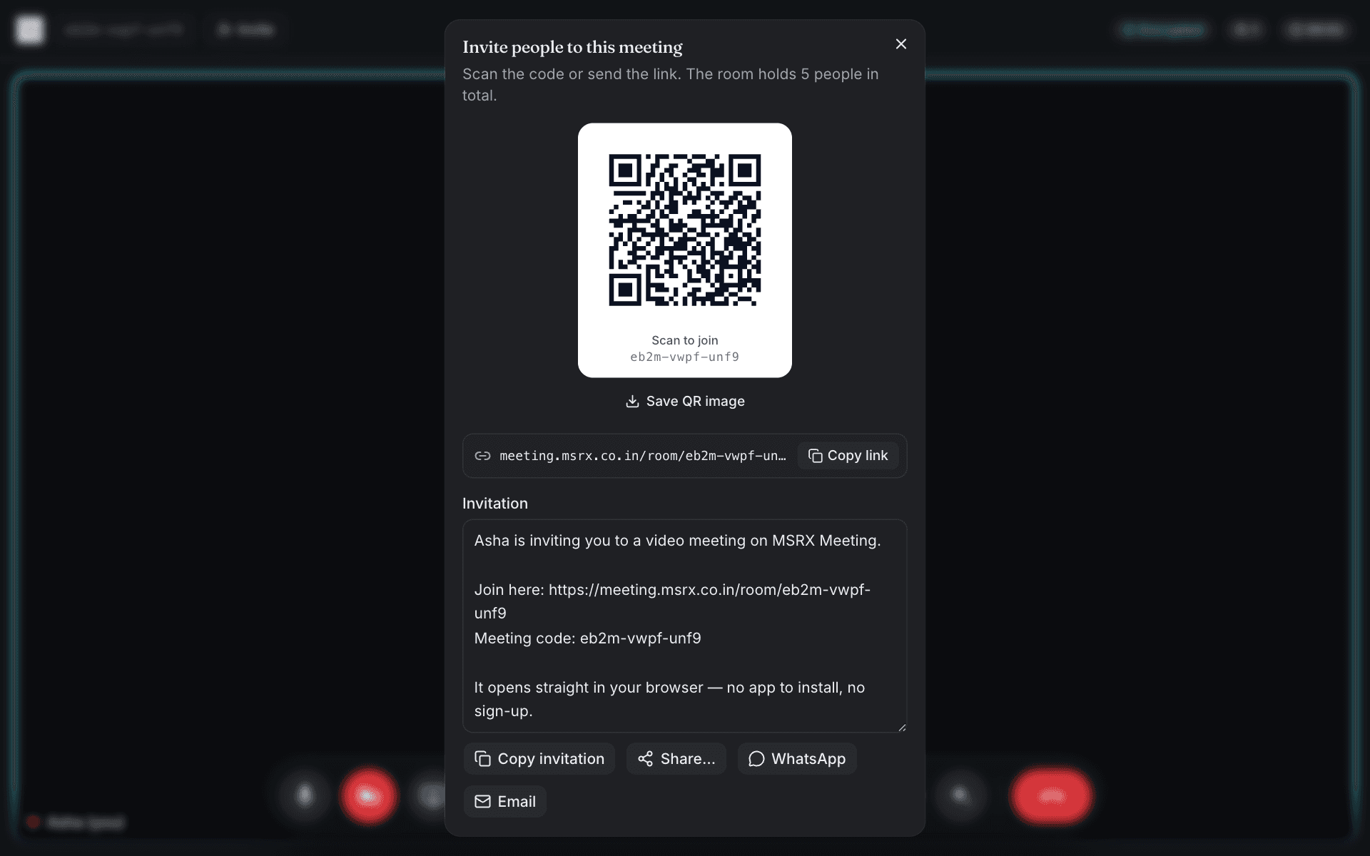 The invite window with a QR code, the meeting link, a written invitation and buttons to copy, share, send by WhatsApp or email.